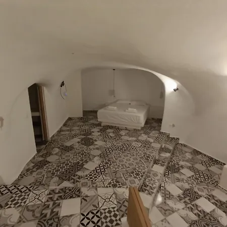 Cave Traditional Aparthotel 3*