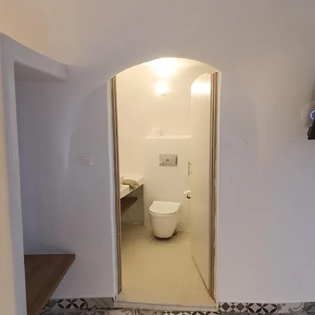 Cave Traditional Aparthotel